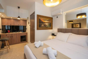 Dema's Luxury Suites(E6)